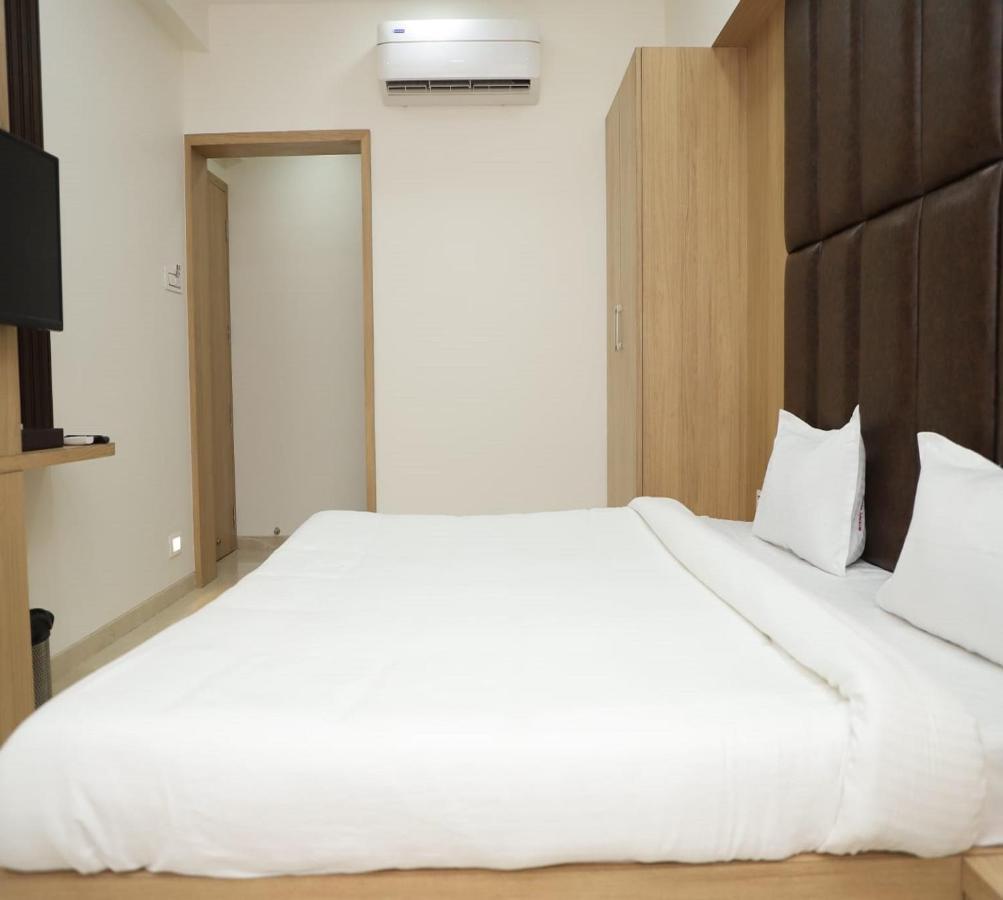 Hotel Dwarka Palace Ahmednagar Exterior photo